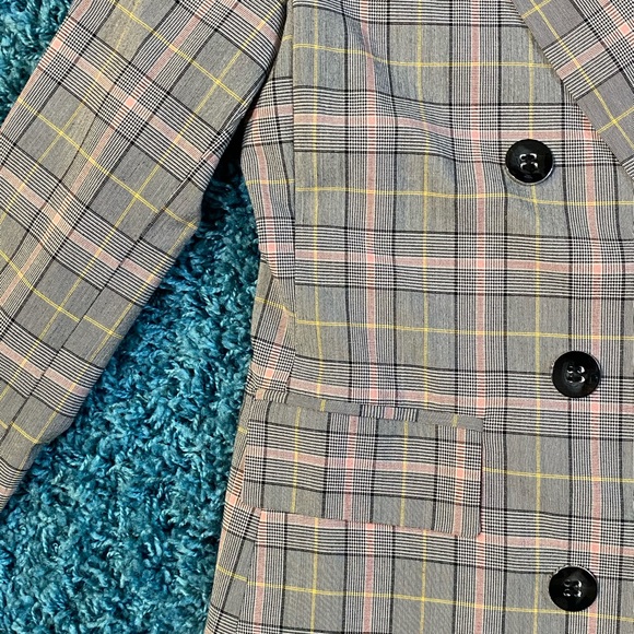 Blazer - Picture 3 of 4